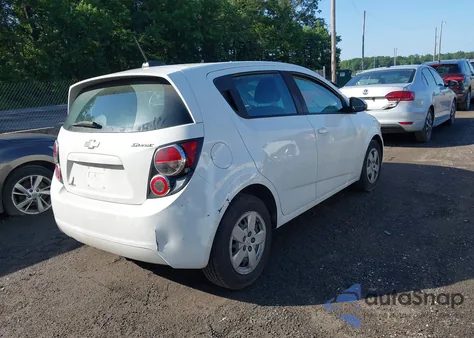 2015 Chevrolet Sonic Ls Auto z USA, uszkodzony, nr VIN 1G1JA6SG8F4131976